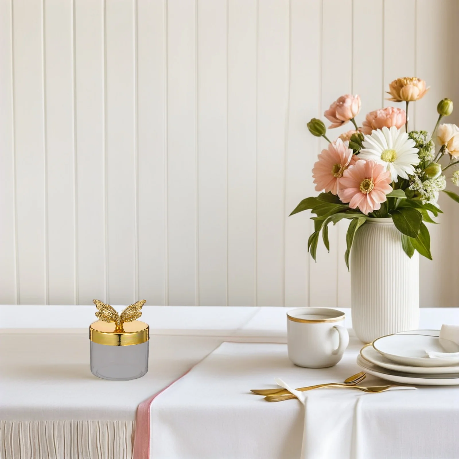 

12Pcs European Style Wedding Candy Boxes Butterfly Lid Clear Round Favor Containers Biscuit Storage Jar Party Treat