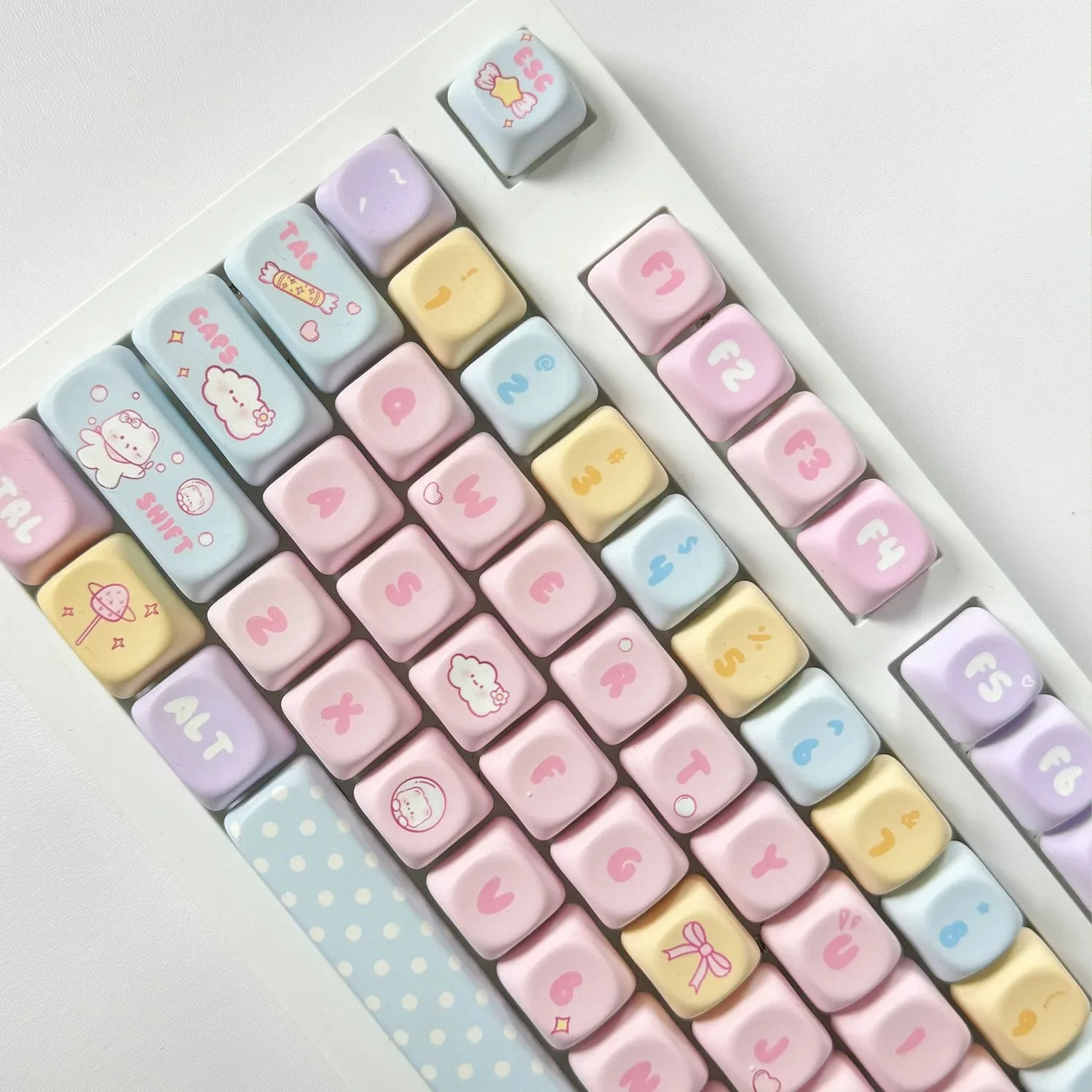 Imagem -02 - Keycap Cute Candy Bear Theme Cap Teclado Mecânico Layout Ansi Nice Pbt Keycap mx Switch 131 Chaves