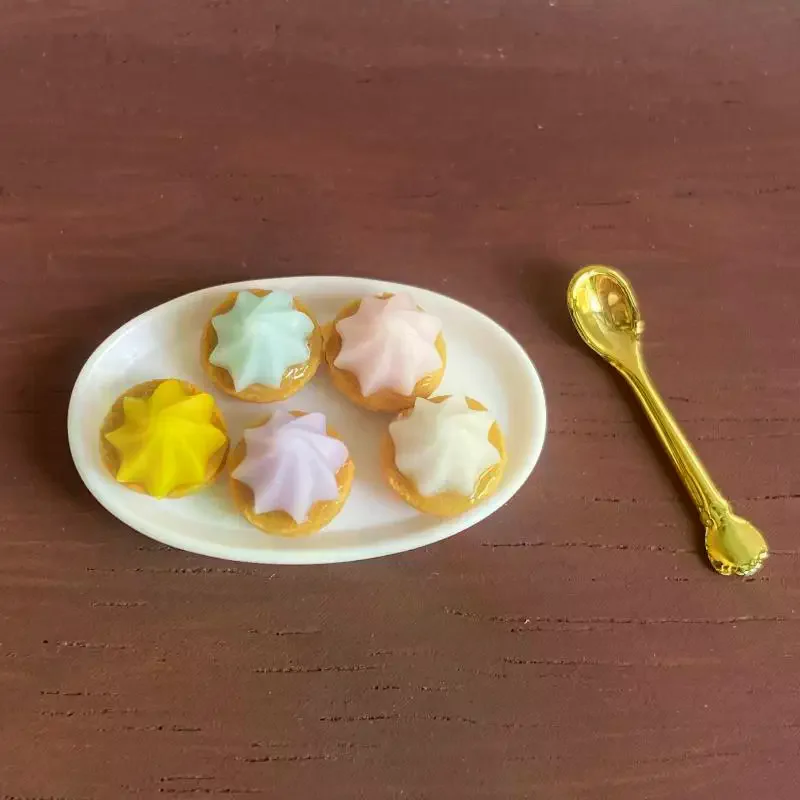 1/5 Stück Puppenhaus-Miniatur-Cremekuchen-Dessert, Weihnachts-Erdbeer-Eisbecher-Modell für Puppenhaus-Dekoration, Rollenspiel-Spielzeug