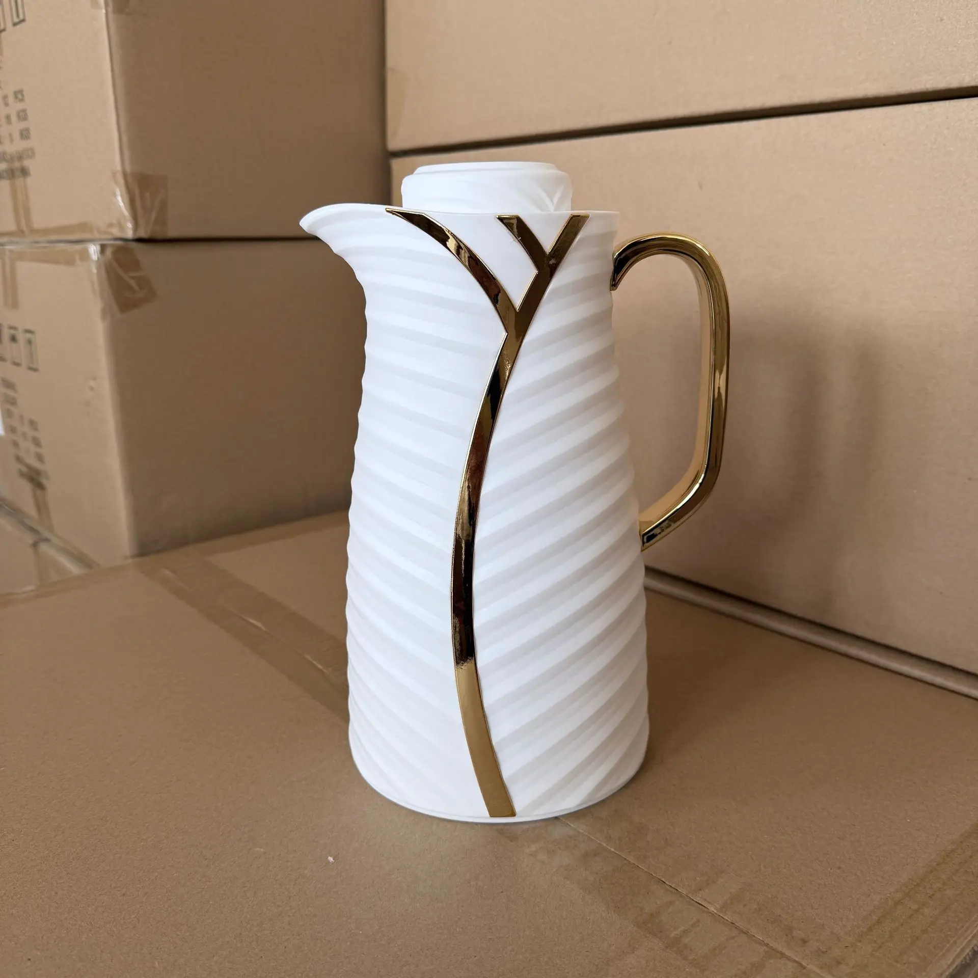 

Electroplated Gold Art Light Luxury Creative Insulation Kettle Home Office Gift Thermos Large Capacity Hot Water Bottle