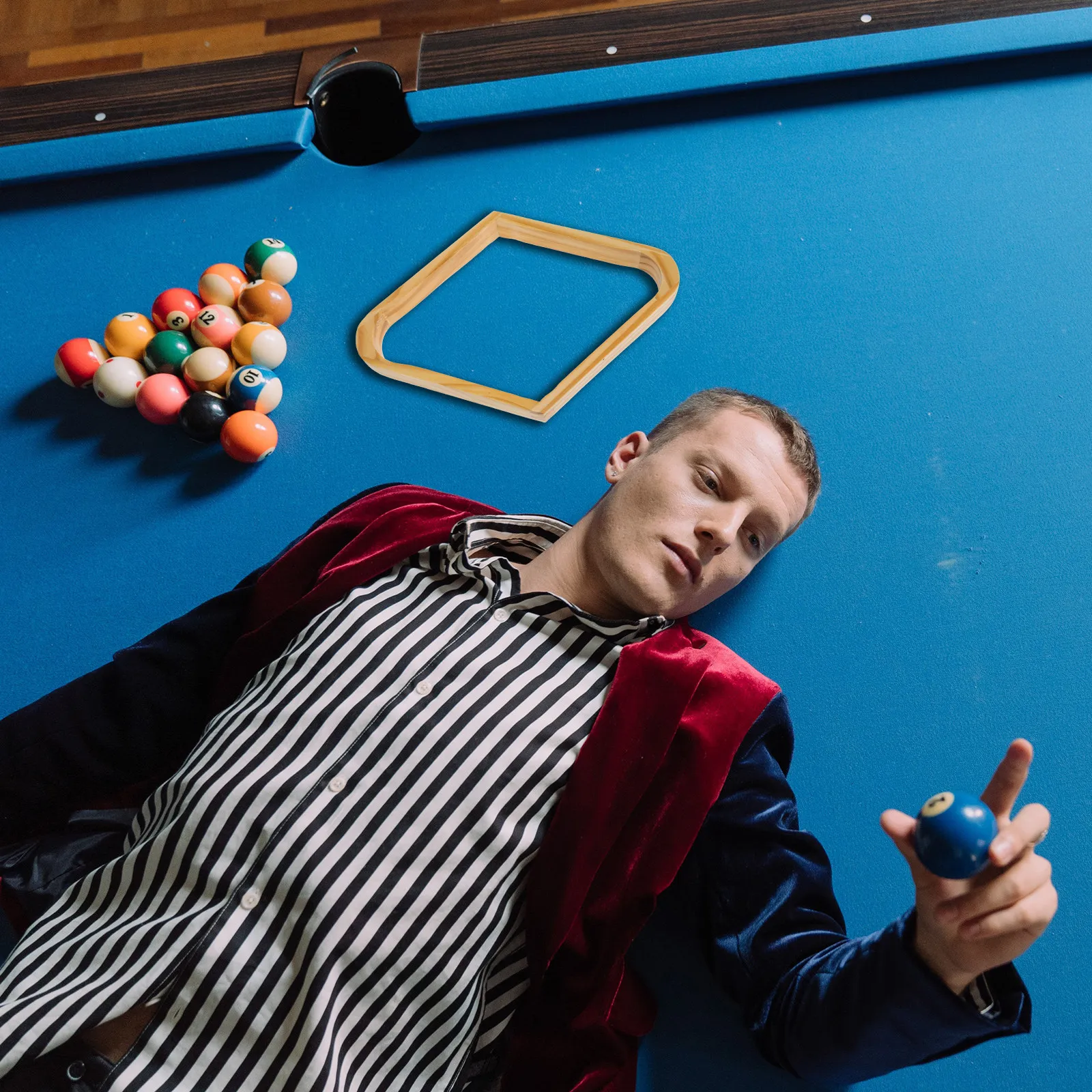 

Прочная деревянная подставка для бильярдных шаров в ретро-стиле, органайзер для шаров для бильярдного стола, подходит для всех стандартных размеров шаров, идеально подходит для общественных центров