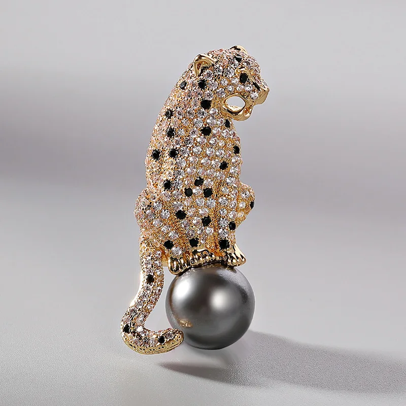

Copper zircon high-end pearl leopard brooch