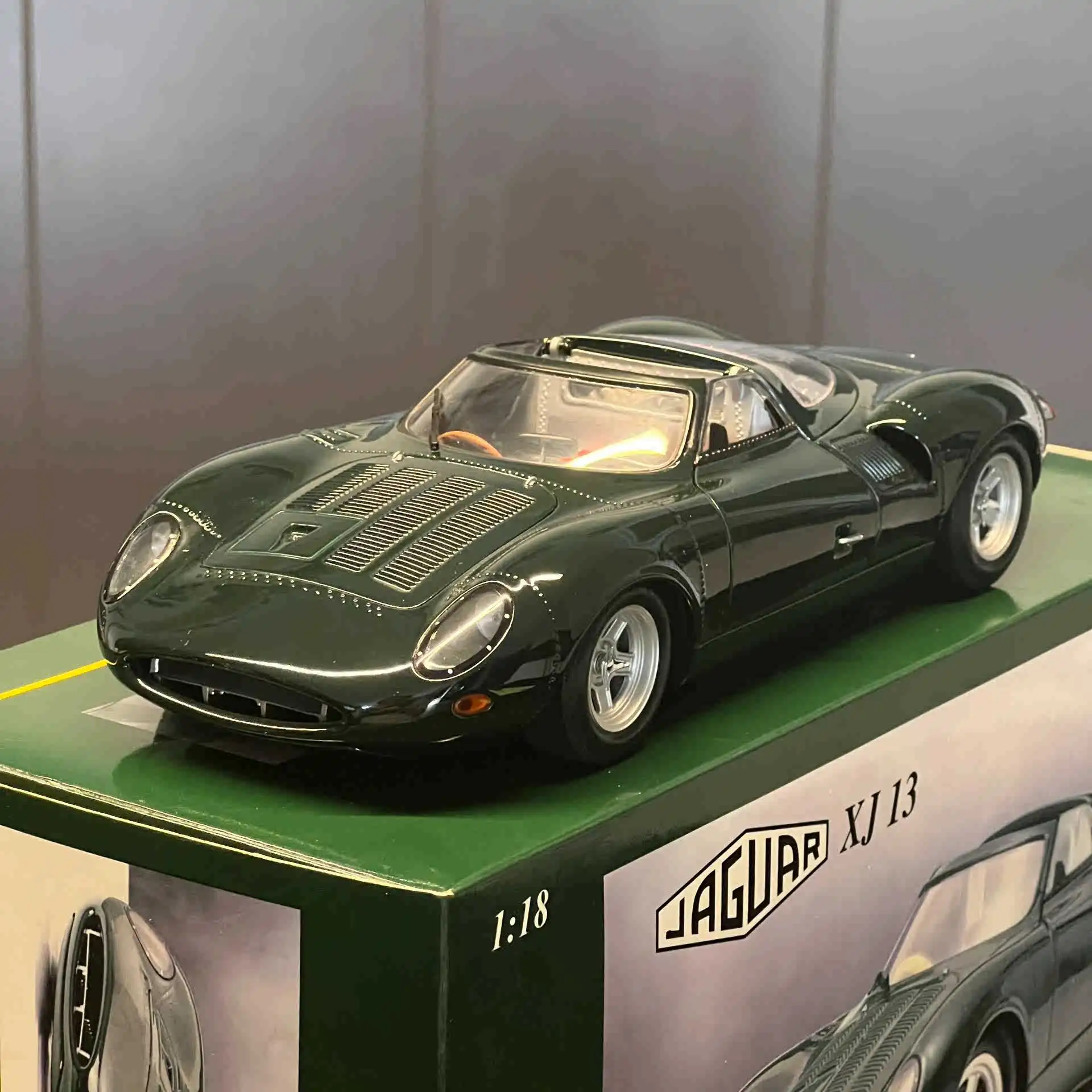 

Autoart 1:18 XJ13 Alloy Fully Open Simulation Limited Edition Alloy Metal Static Car Model Toy Gift