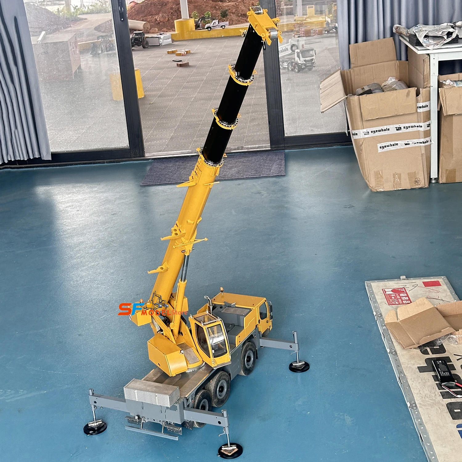 Eyewhale D1050 RC Kran 1/14 Dreiachsiger Ferngesteuerter Hydraulikkran Metall-Baumaschinenmodell Geländekran Spielzeug
