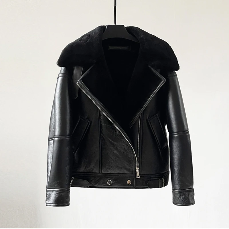 سترات شتوية أصلية من جلد الغنم لعام 2025 للنساء سترات سميكة ودافئة من الجلد الحقيقي من صوف امبسوول للدراجات النارية سترات بسحاب غير رسمية