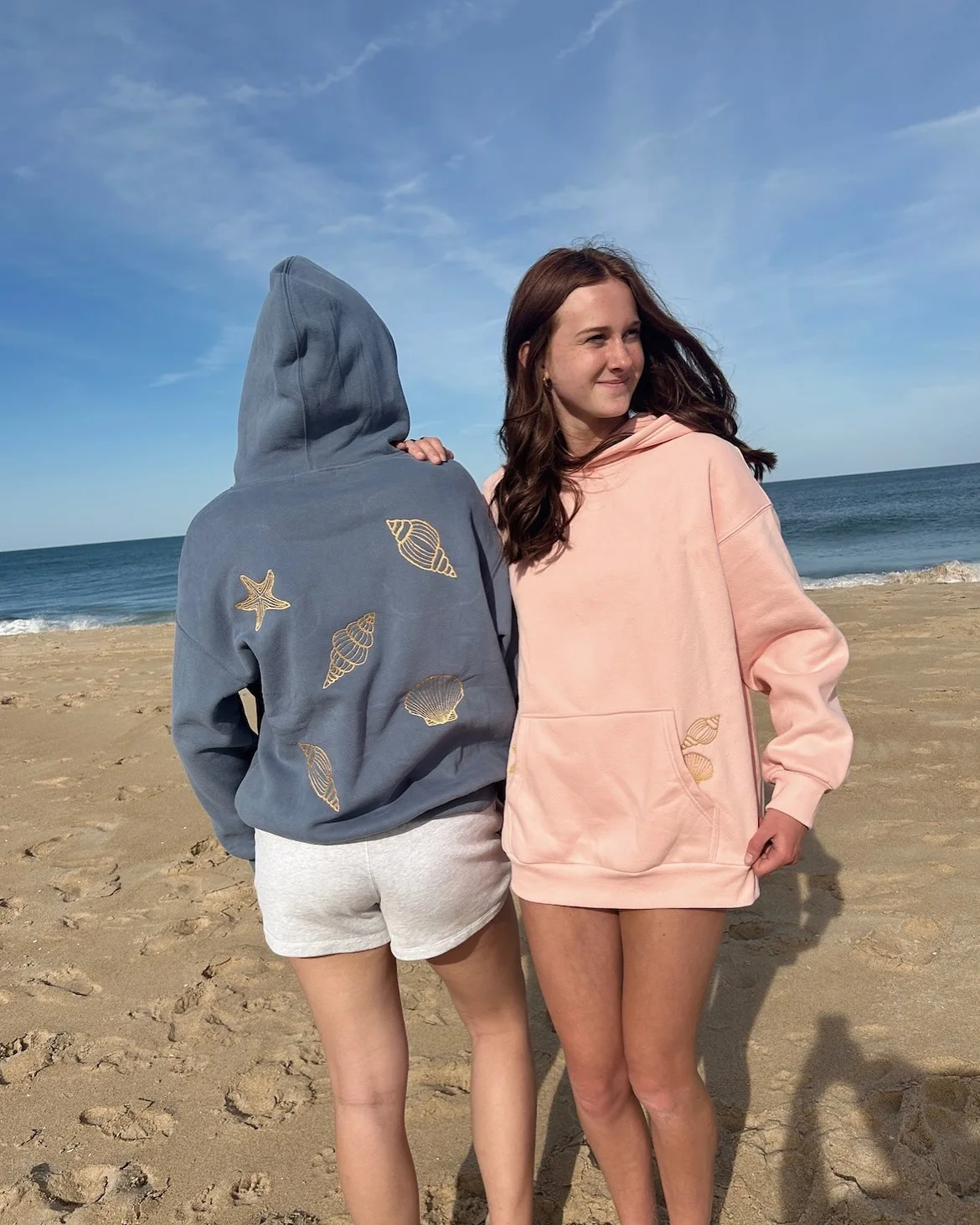 Women's Autumn Winter Velvet Embroidered Shell Pattern Hooded Patch Pocket Long Sleeve Sweatshirt