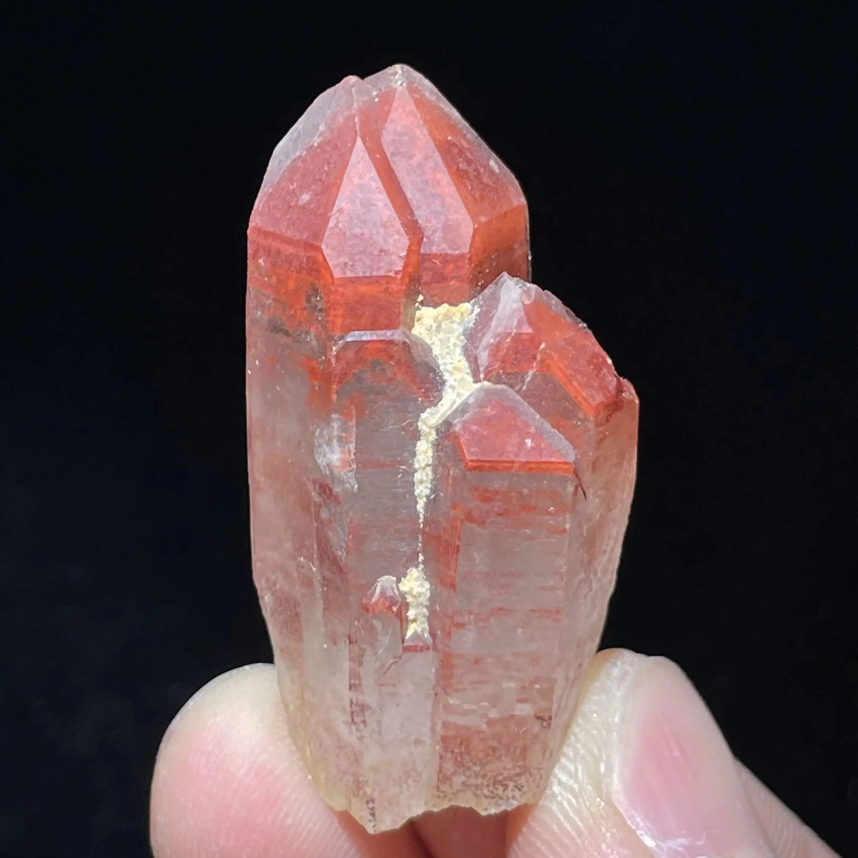 Natural Stone Red Crystal Quartz Cluster Red Shadow Mineral Specimen Raw Rock Decoration Healing