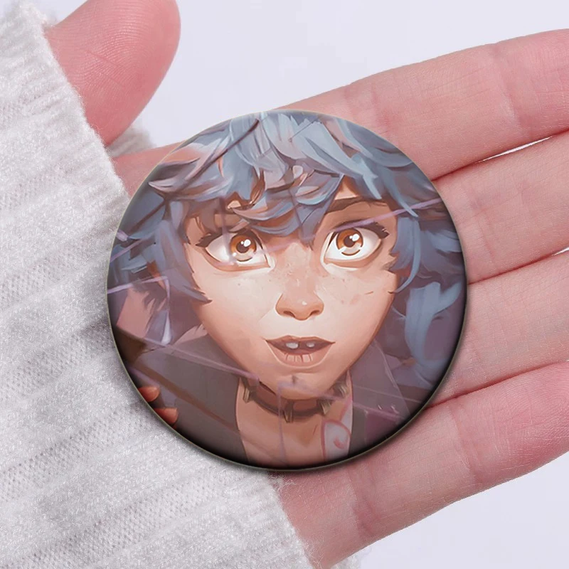 58 مللي متر الساخن لعبة جامعة أساطير Isha لينة زر دبابيس LOL Jinx دبابيس اليومية موضة الديكور شارات هدايا مثالية للأصدقاء