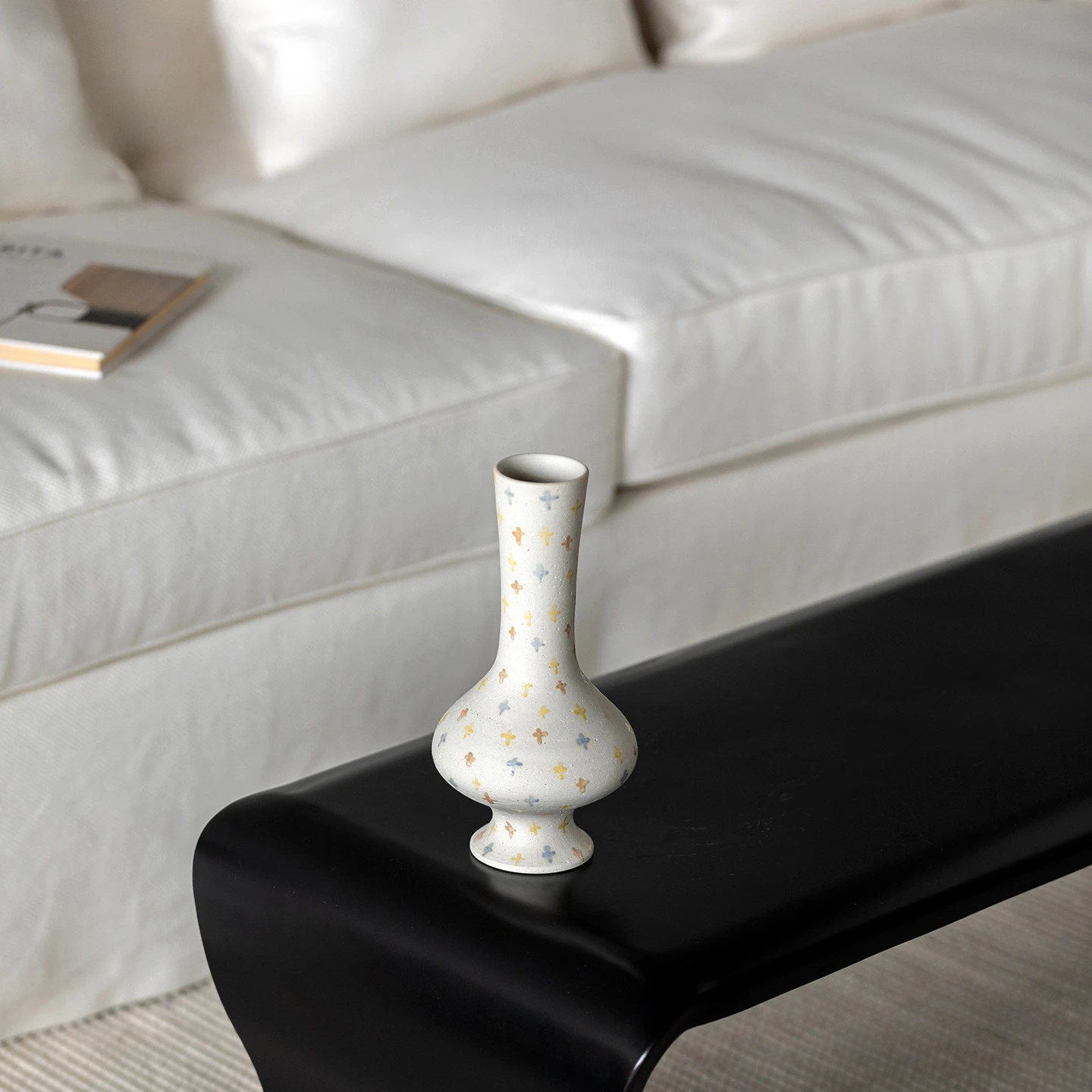 New product hand-painted cross pattern long neck fine mouth ceramic vase dining table entrance edge few art ornaments