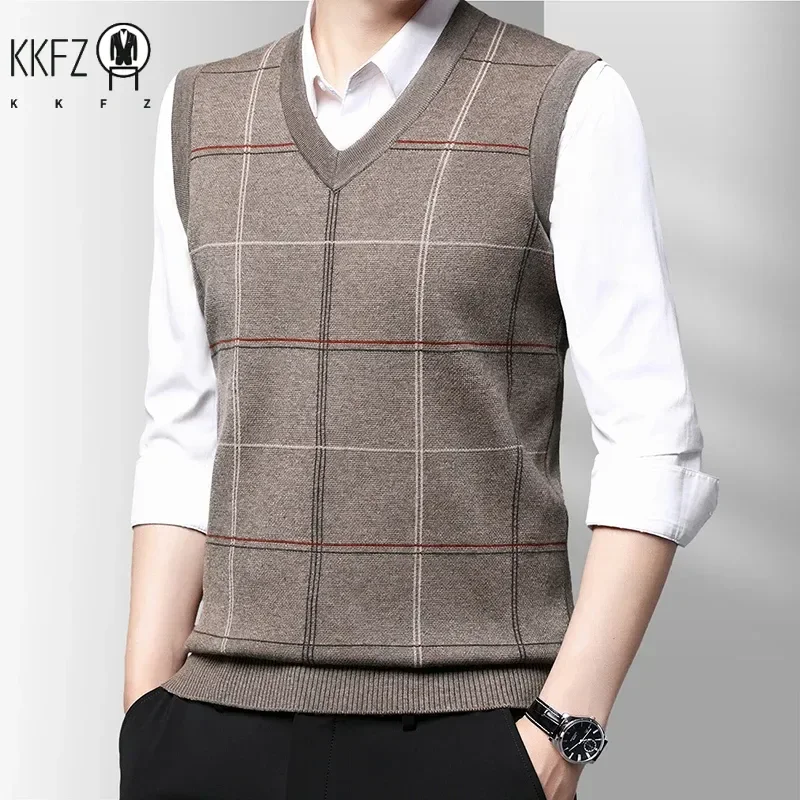 2024 Autumn Winter New Men's Printed V-neck Knitted Vest Casual Fashion Warm Sweater Versatile Top