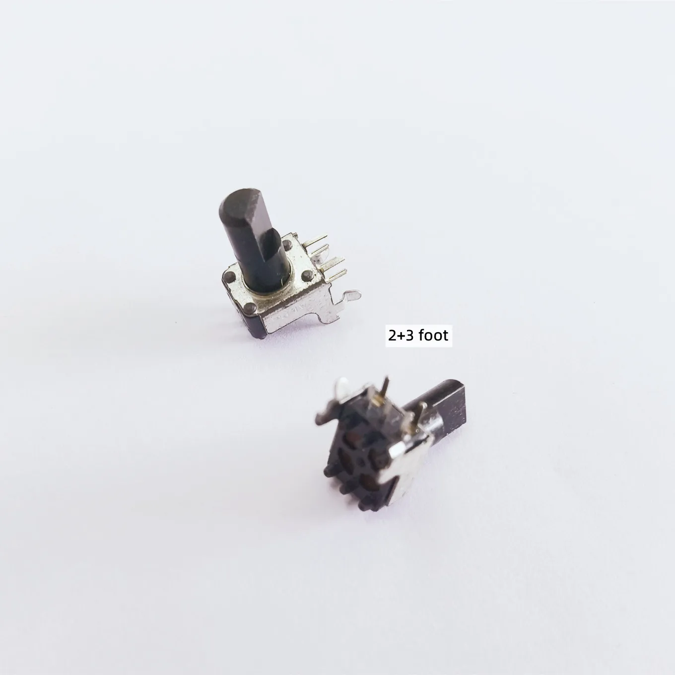 

Original New 100% RK09K12A insulated axis artifact potentiometer A5K*2 axis length 13mm (SWITCH)