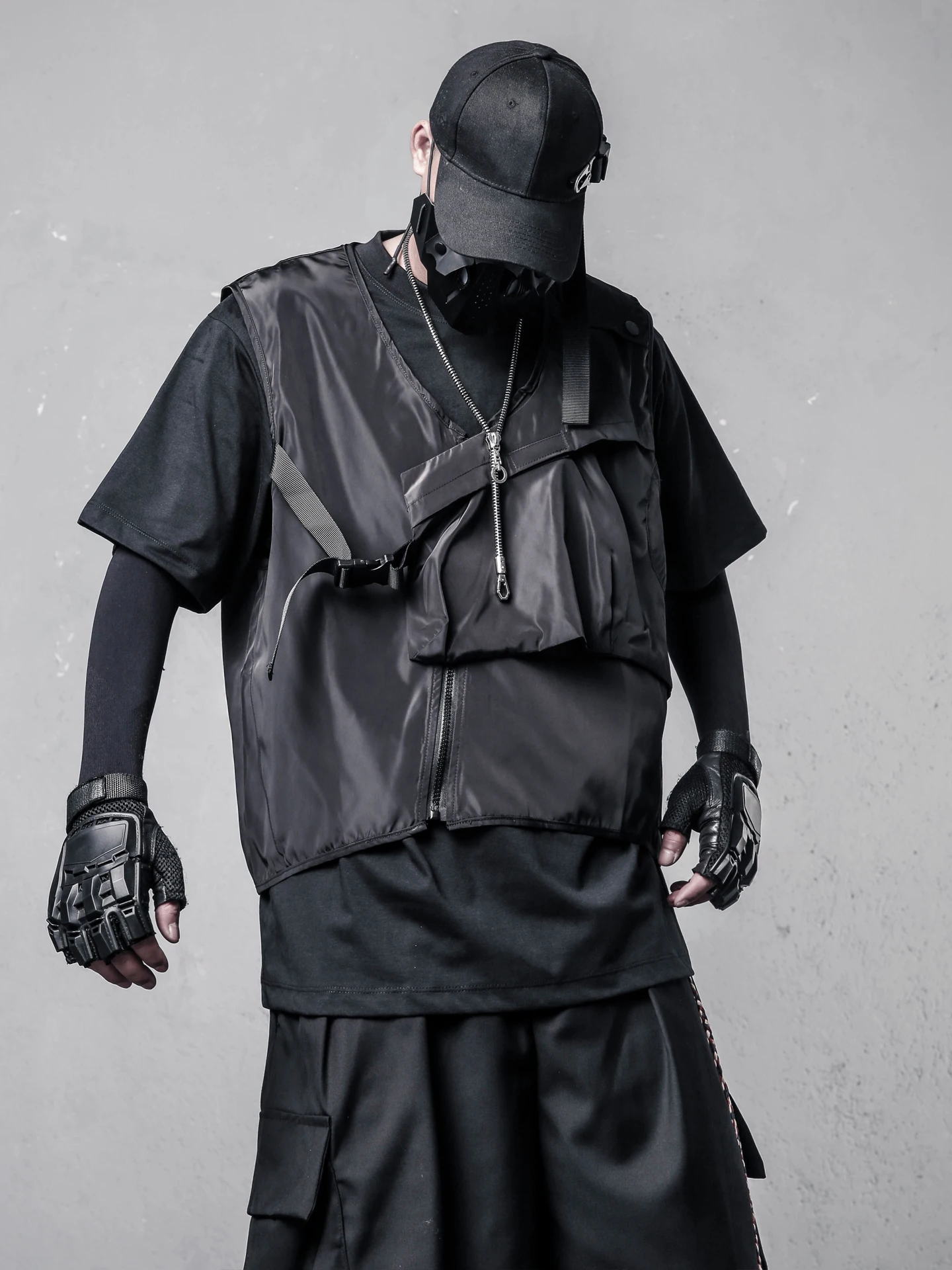 

Avant-Garde Yamamoto Techwear Style Streetwear Frock Vest Dark Personalized Waistcoat Thin High Street Top