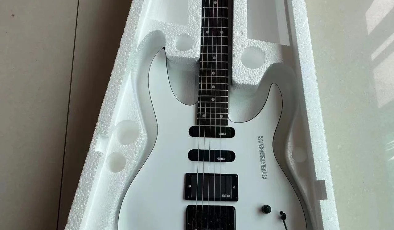 

STEINBERGER, Headless Electric Guitar, Mahogany Body, Rosewood fretboard, White, 6-string Guita