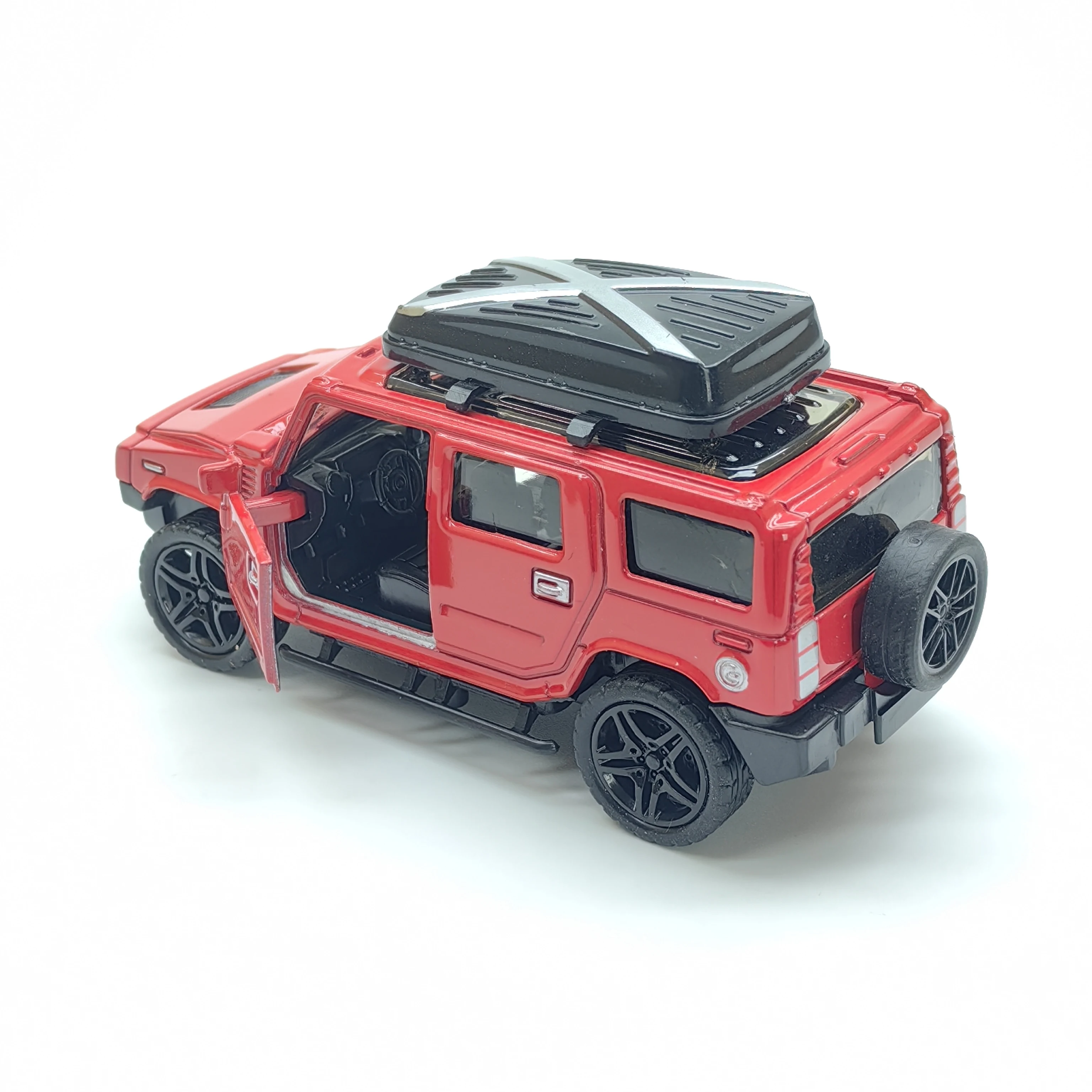 Modèle de voiture tout-terrain réaliste en alliage avec doubles portes ouvrantes, une voiture jouet pour enfants et un ornement pour machines à griffes pour garçons