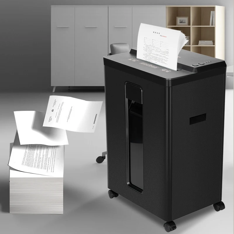 Distruggidocumenti A4 nero resistente da 15 fogli Distruggidocumenti per CD 4 * 40 mm con alimentazione elettrica per carta esaurita da ufficio