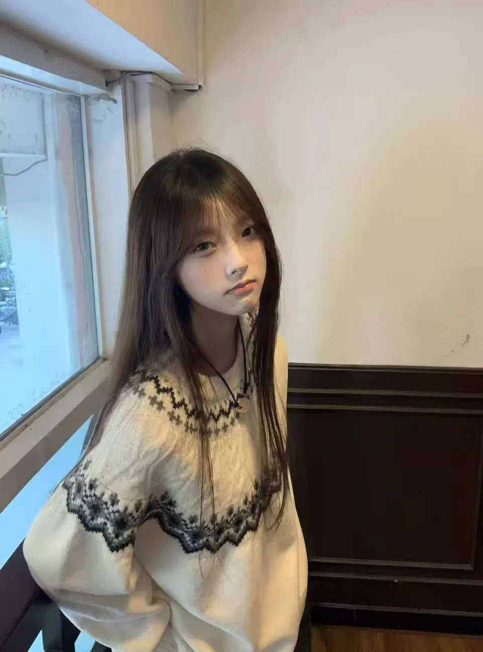 

Женские пуловеры с открытыми плечами, зимние, модные, свободного кроя, красно-черные, с принтом настольного тенниса (ракетка, мяч), 2026