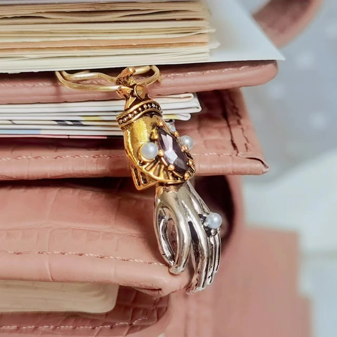 Vintage Baroque Skeleton Pearl Lady Hand กระดาษคลิปน่ารัก Bookmark Ins สไตล์หนังสือตกแต่งโน๊ตบุ๊คอุปกรณ์เสริม