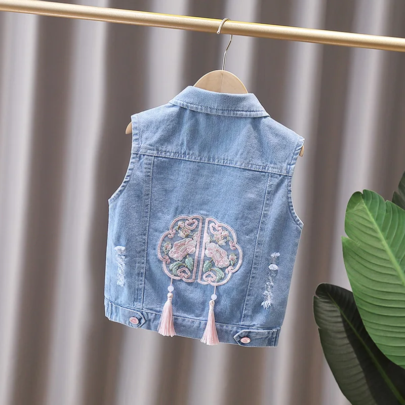 2024 Spring and Autumn Girls Fashion Embroidered Pearl Flip Collar Button Pocket Denim Vest Coat Children\'s Clothing 1-8y