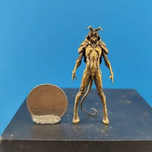 Mini Brass Alien Queen Figurine Sci-Fi Horror Monster Statue Collectible