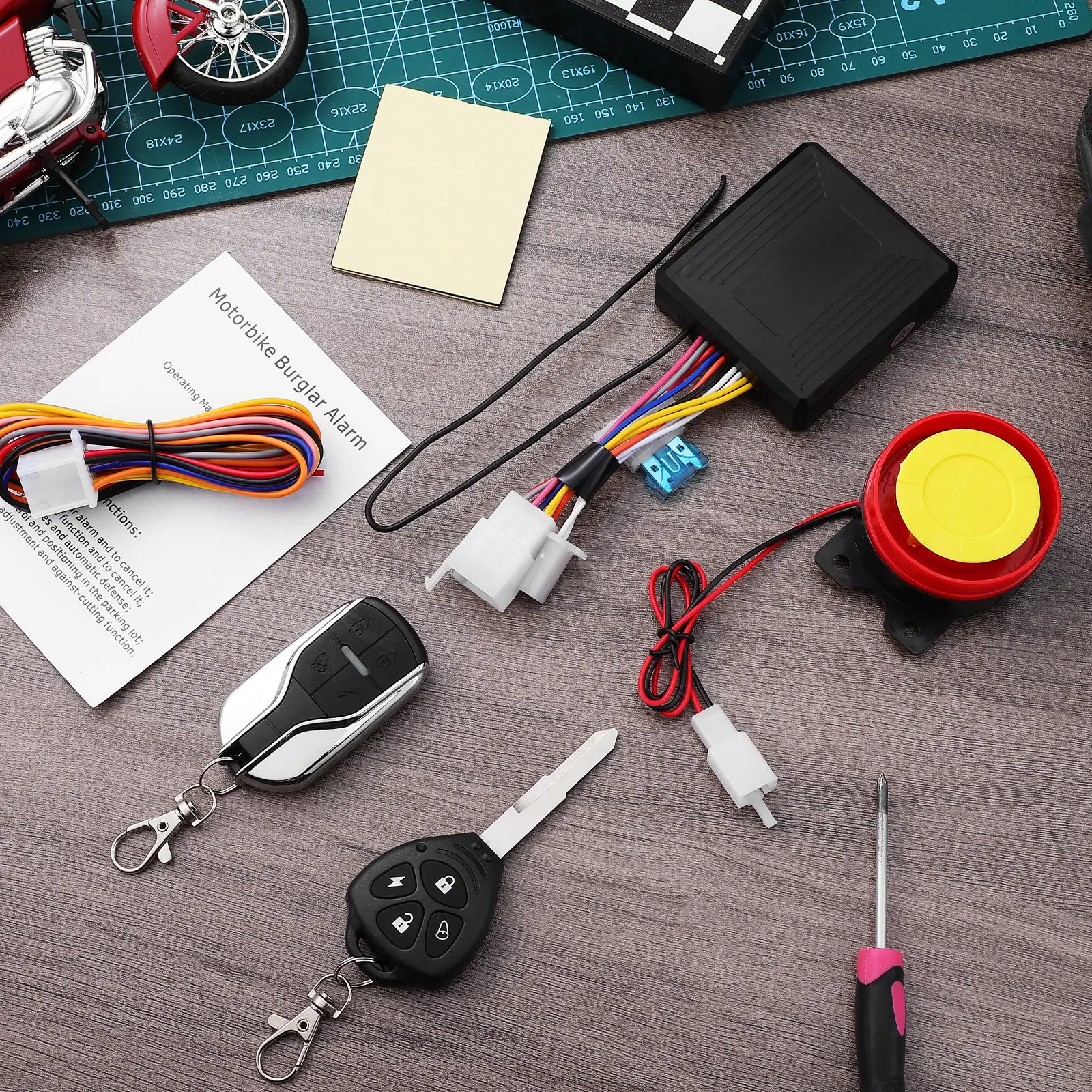 

Комплект противоугонной сигнализации для мотоцикла с дистанционным запуском двигателя и функцией отслеживания транспортного средства