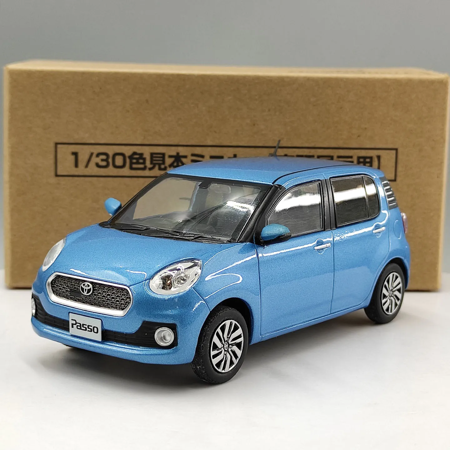 modele-de-voiture-en-alliage-toyota-passo-bleu-ciel-echelle-1-30-en-metal-moule-sous-pression