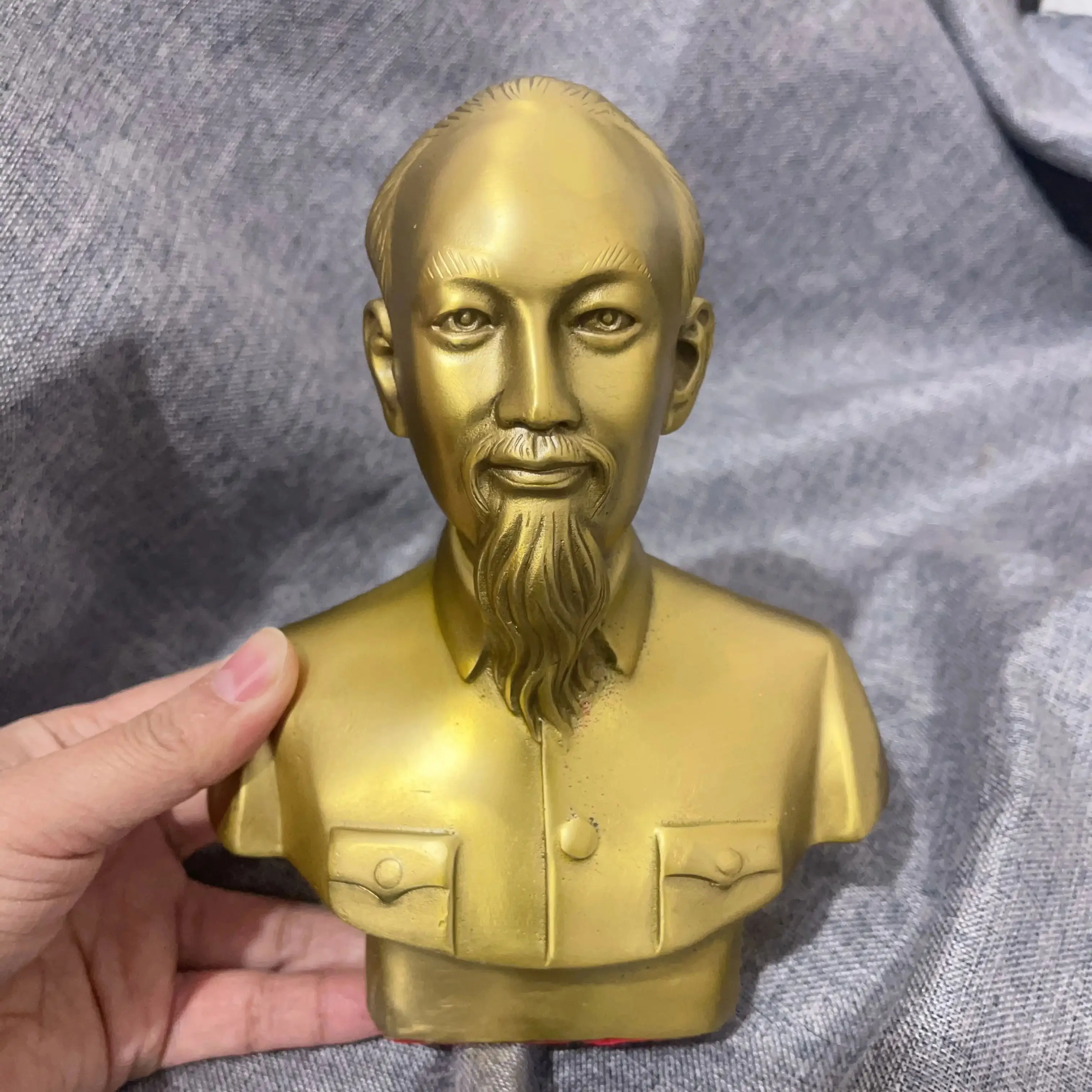 

Collection World War II Vietnam Revolutionist proletariat Ho Chi Minh Bronze sculpture statue August Revolution Vietnam war 18cm