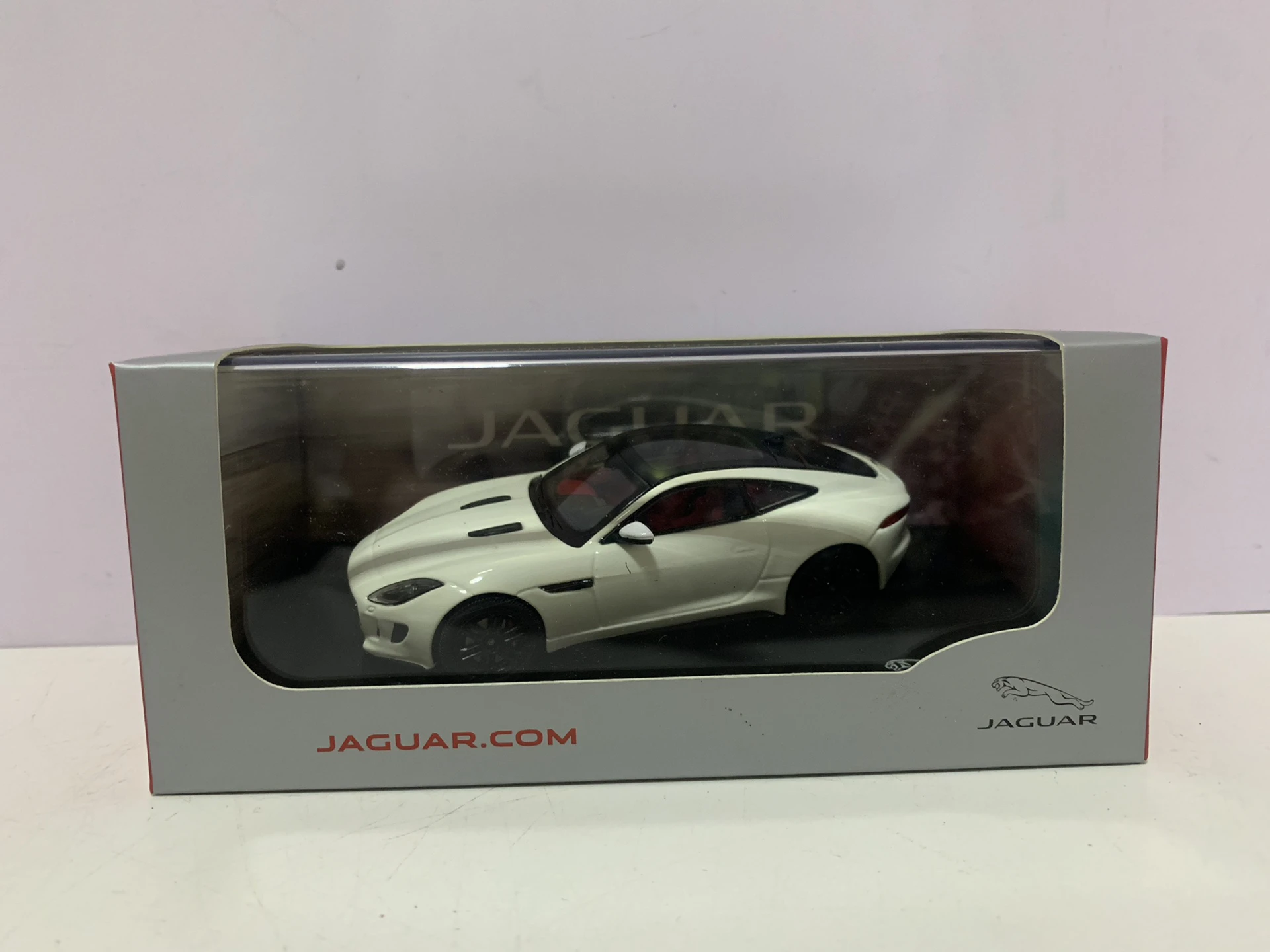 

Литой под давлением IXO масштаб 1:43 JAGUAR F-TYPE COUPE "R" модель автомобиля из сплава Коллекционная игрушка в подарок сувенирный дисплей орнамент