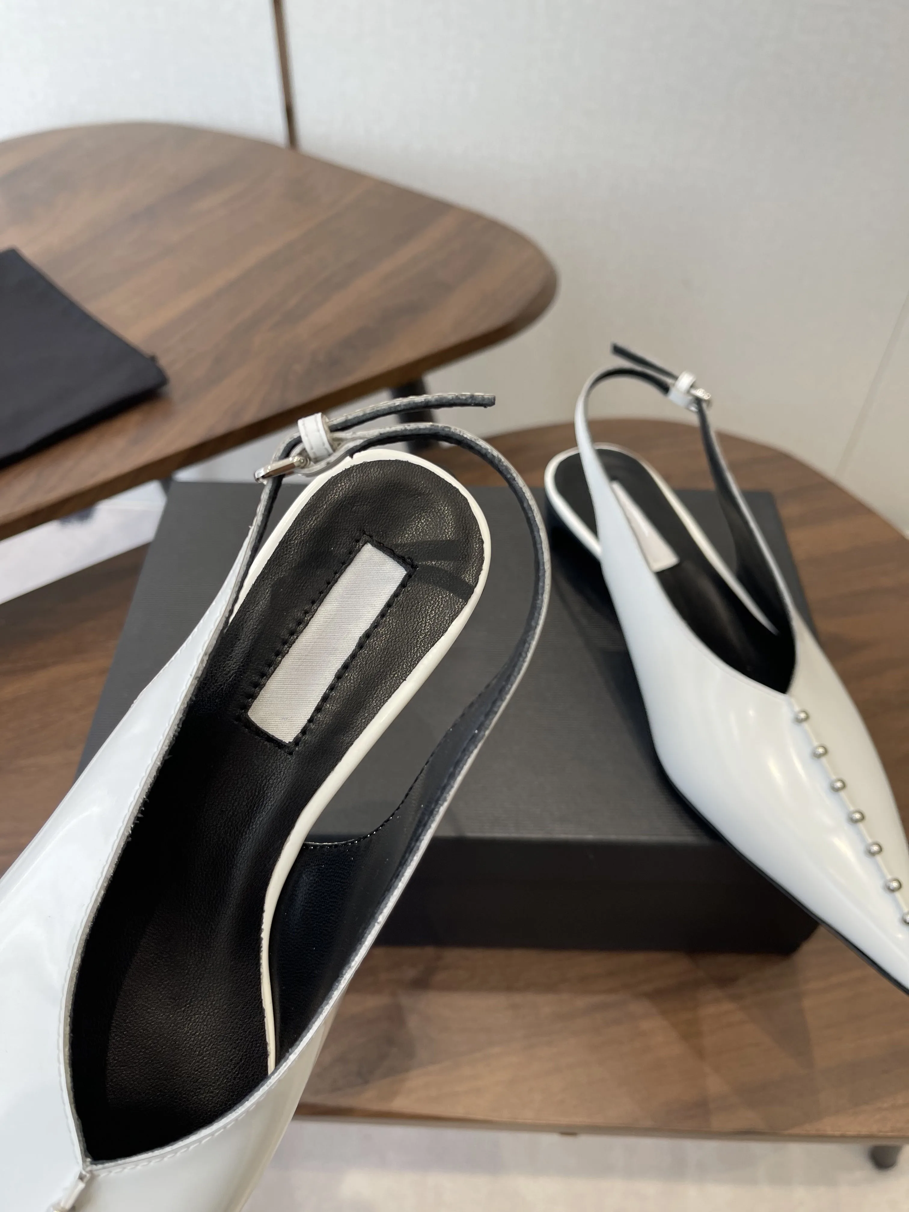 أحذية نسائية غير رسمية جديدة لعام 2025، تتميز بنعل خارجي من جلد البقر ونعل خارجي من مادة TPU، مما يسلط الضوء على شكل حذاء فريد، مقاسات 35-40 #3