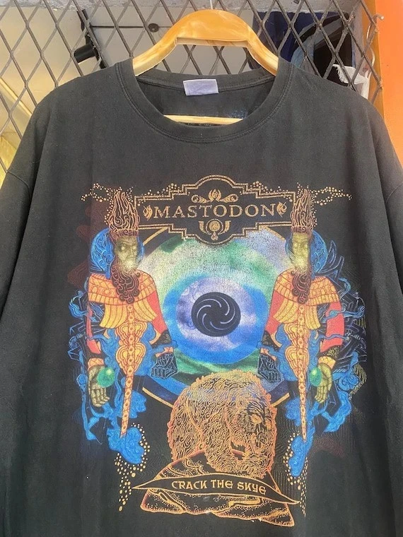 Camiseta Oversize Unisex de Manga Corta para Hombre, 100% Algodón Color Carbón, con Gráfico del Álbum Promocional 'Crack The Sky' de Rare Mastodon, Popular en Ventas
