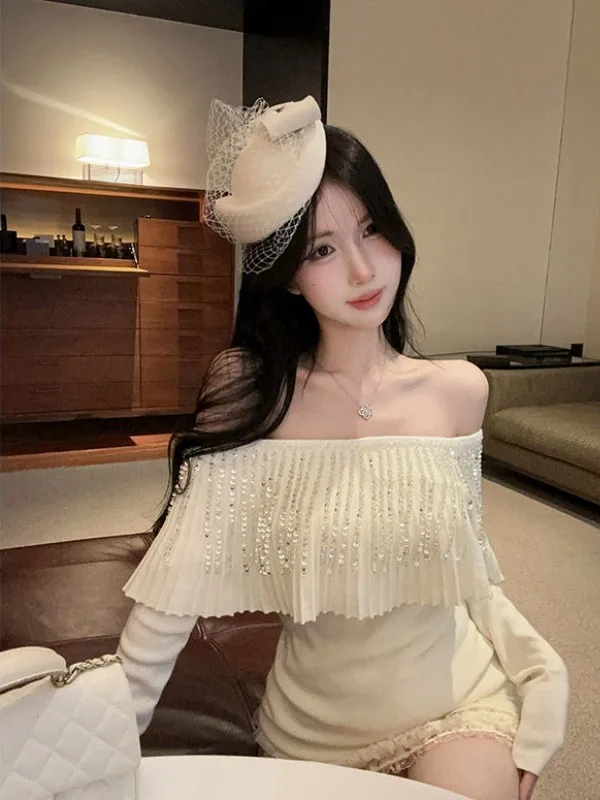 

Сексуальный облегающий топ с открытыми плечами, украшенный жемчугом и кружевной отделкой, женская рубашка с длинными рукавами в корейском стиле для повседневной носки