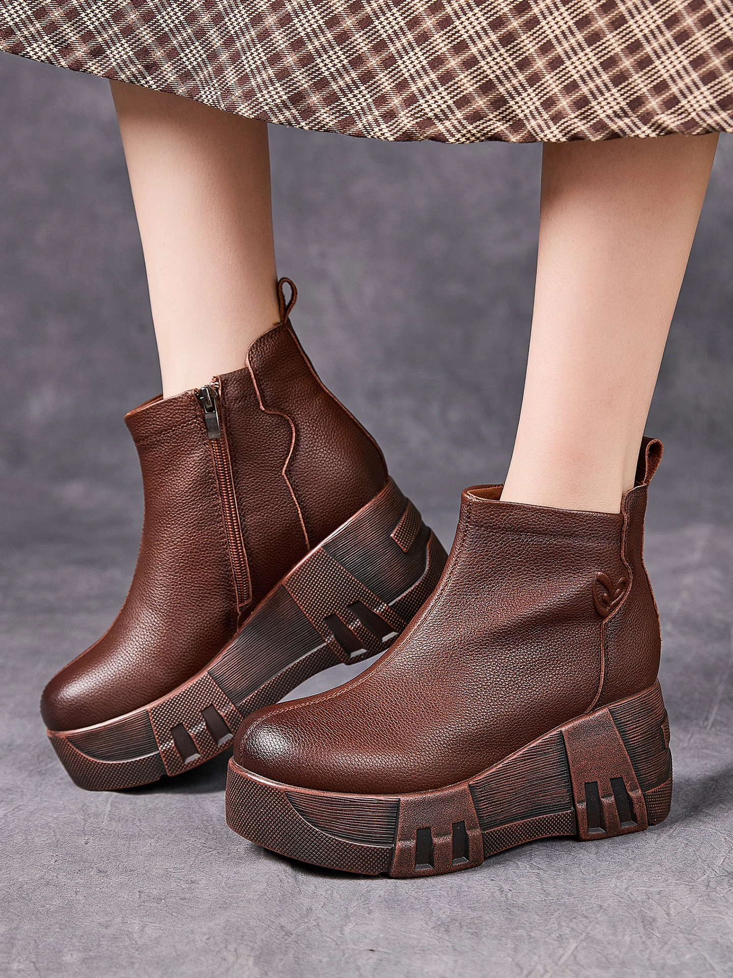 

Birkuir Retro Thick Heel Women Ankle Boots 7cm High Heel Shoes Luxury Winter Plush Snow Boots Genuine Leather Button Short Boots