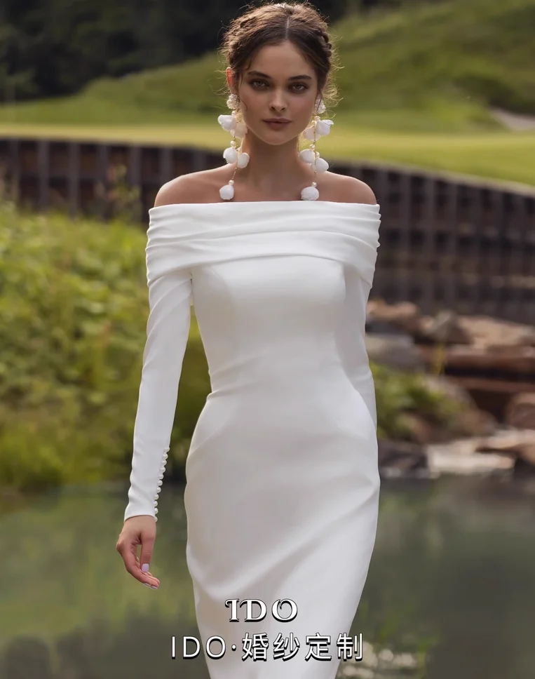 

New off-the-shoulder sexy backless elegant light wedding satin dress, fitted gown