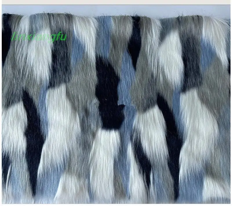 . New autumn and winter blue white fabric, block gradient irregular fox hair, jacquard color matching plush.