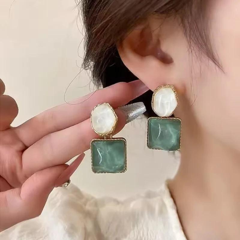 Asymmetry Aesthetics Water Ripple Square Dangle Earrings For Women Unique Design Light Luxury Earring Fine Jewelry Wholesale