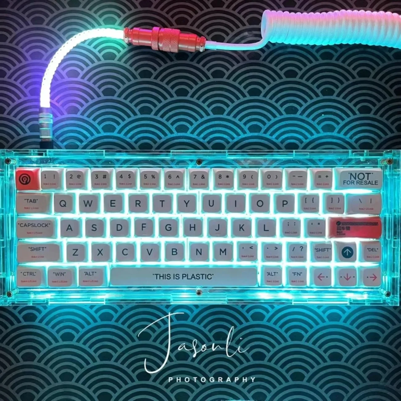 

64 Transparent Kit Wired Mechanical Keyboard Hot Swappable 60% Keyboard Kit Acrylic RGB Barebone DIY Kit VIA Programmable Cute