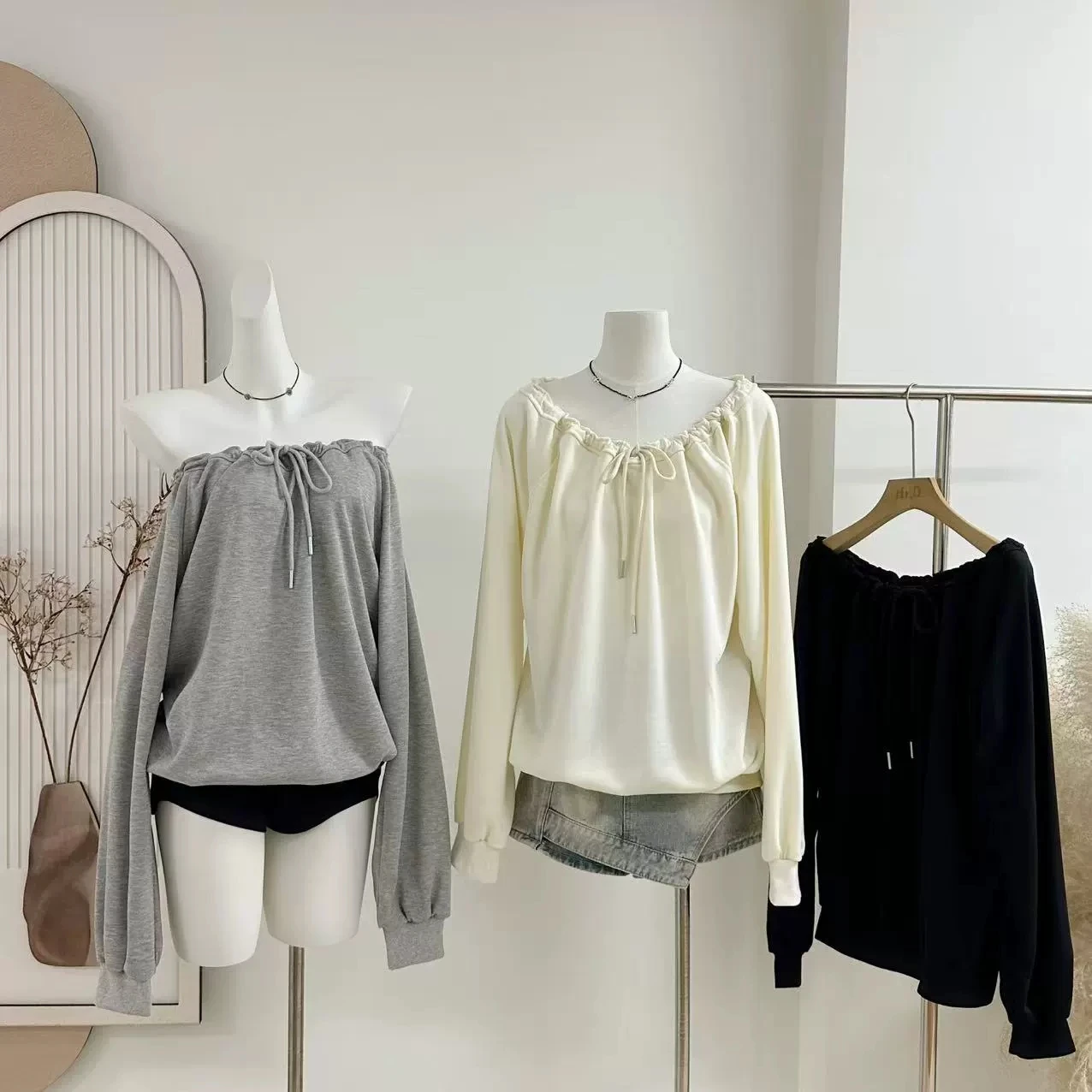 

Korean contrasting color one-shoulder short-sleeved T-shirt for women 2025 summer new irregular knitted top
