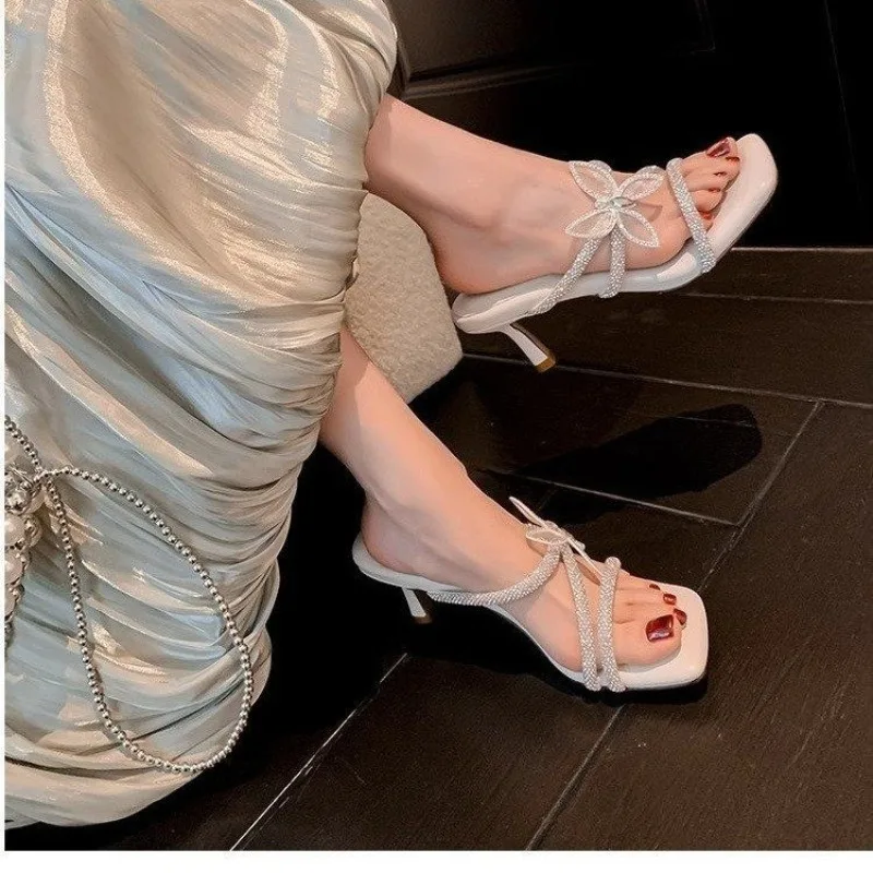 شباشب نسائية على طراز خرافي 35-40 جديدة برأس مربع سوبر فلاش حجر الراين صنادل بكعب رفيع مع تنورة أحذية بكعب عالي لطيف #3