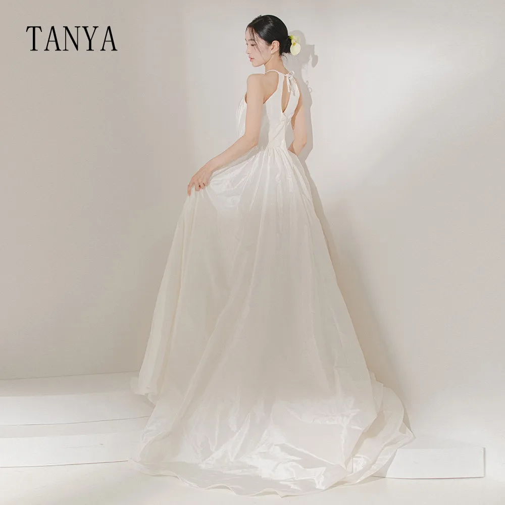 Simple Halter Neck Taffeta Wedding Dresses A Line Sleeveless Sweep Train Lace Up Back Bridal Gown Chic TSWD101