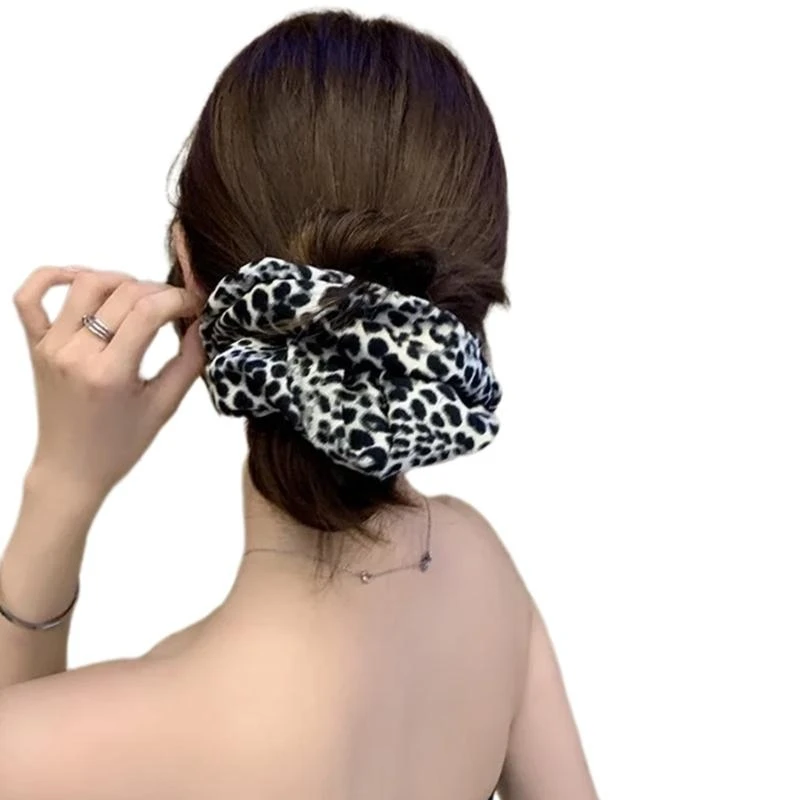 

Q39C Leopard Print Hair Bun Scrunchy Headpiece Hair Tie Lady Elegant Headdress