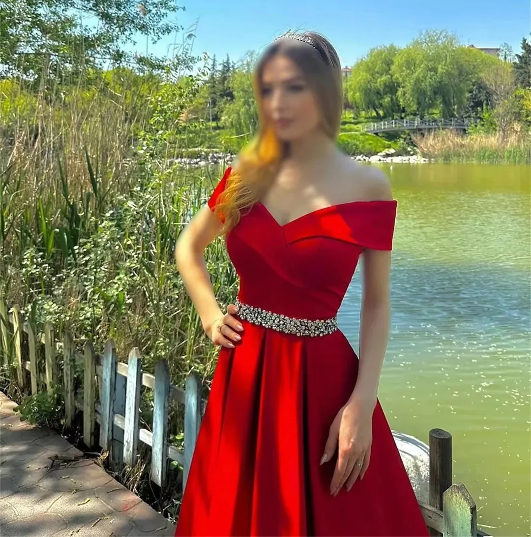Klassisches rotes Abendkleid 2026, schulterfrei, Perlen, Pailletten, A-Linie, Satin, langes Abschlussball-Festzug-Partykleid, Robe De Soiree