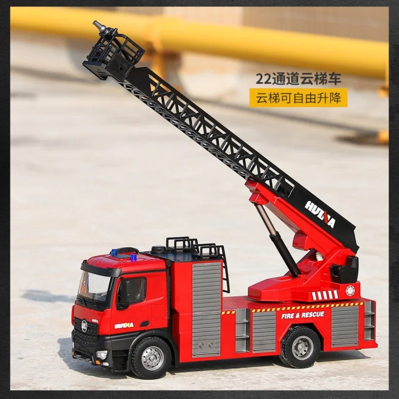 Neue 1:14 HUINA 1561 RC Auto 22-Kanal-Wassersprühleiter LKW Feuerwehrauto Wassertank mit großer Kapazität 300 ml anhebbare Simulation
