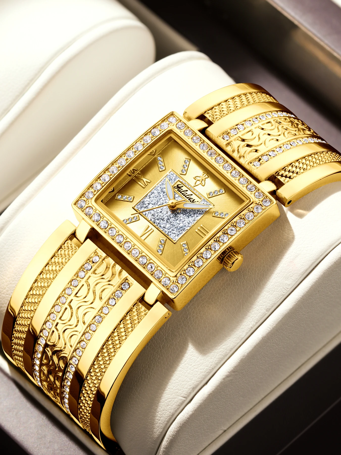 YaLaLuSi Vintage-Style Small Square Diamond-Set Ladies’ Watch with an Embossed Metal Strap – an Exquisite Gift