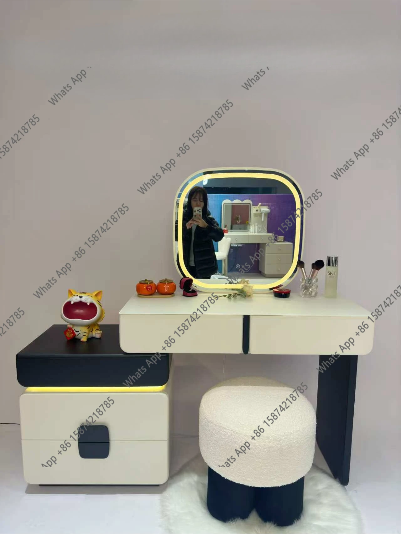 New light luxury dresser high-end temperament dresser large makeup mirror bedroom advanced sense telescopic belt lighting