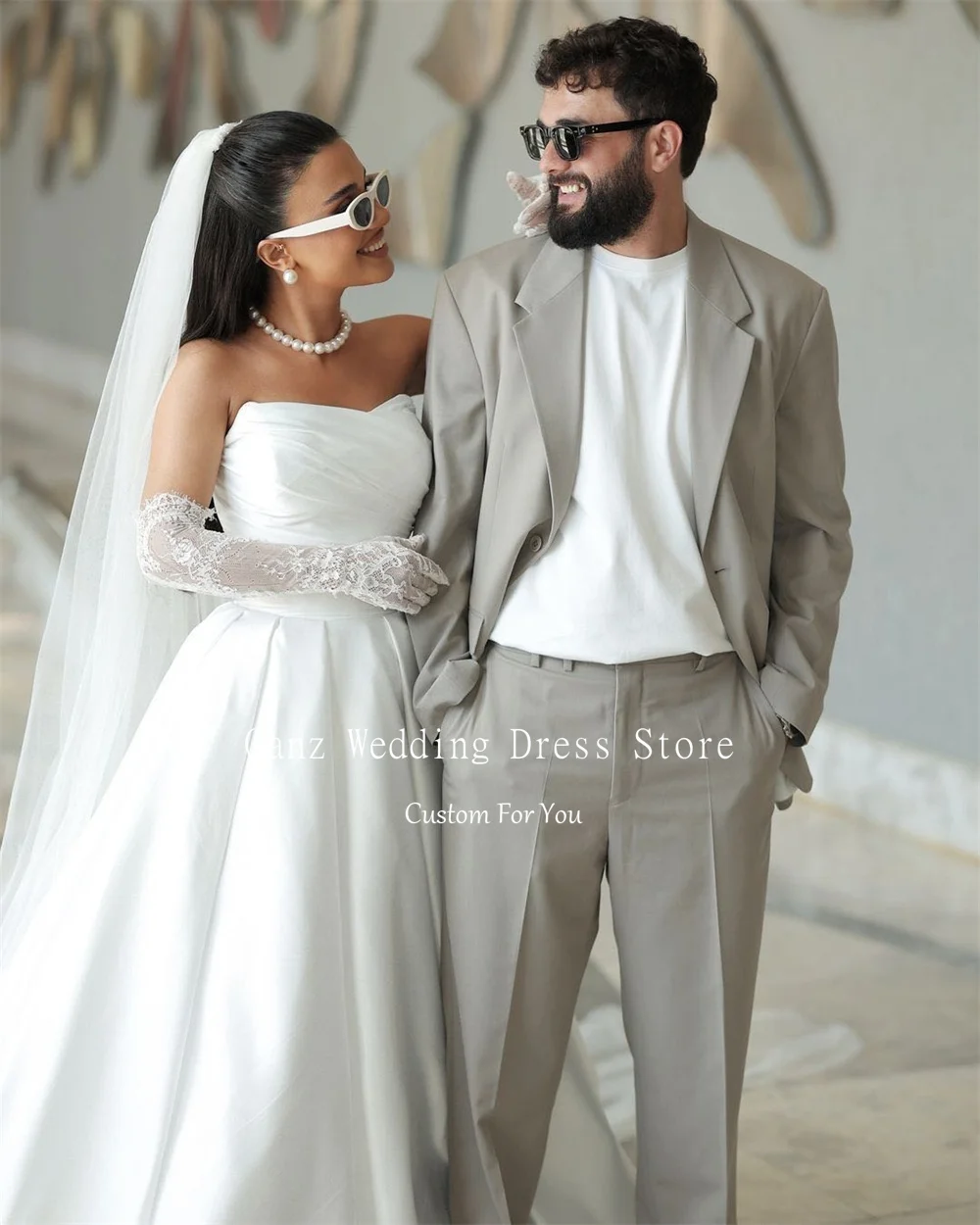 Qanz Beach Vestidos De Novia blancos De satén sin tirantes largos una línea Vestidos De Novia con cordones en la espalda sin guantes Vestidos De Novia personalizados