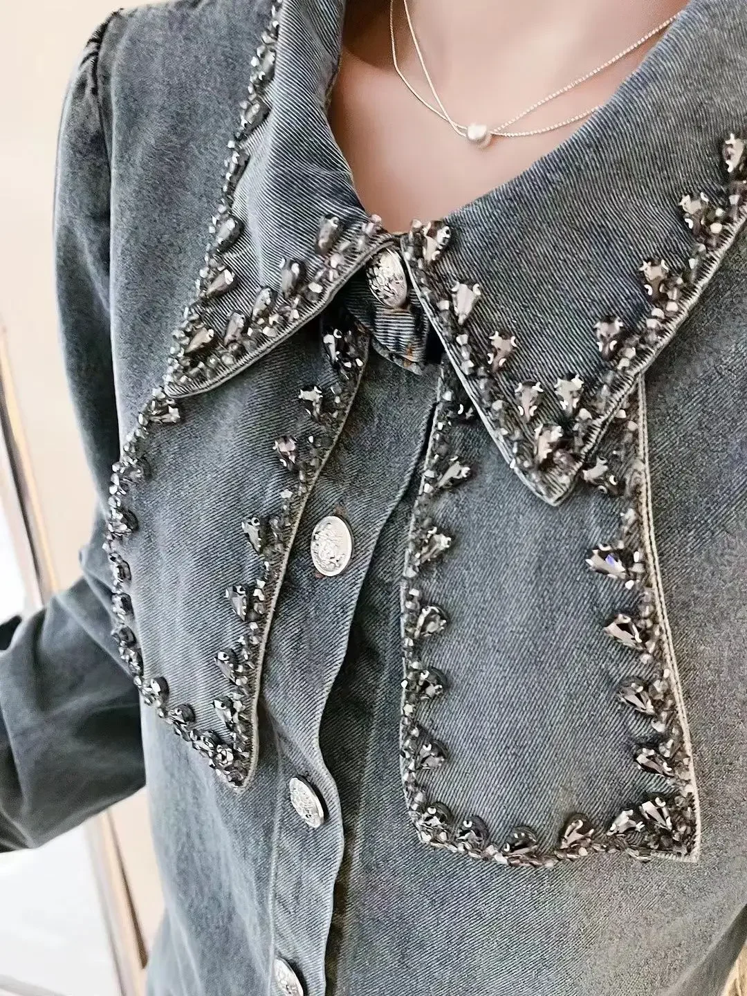 Camisas de mezclilla lavadas con diamantes de imitación de pajarita 3D, Blusas de mezclilla con cuentas de lazo de diamantes cosidos a mano, Tops de cárdigan de vaquero, primavera y verano