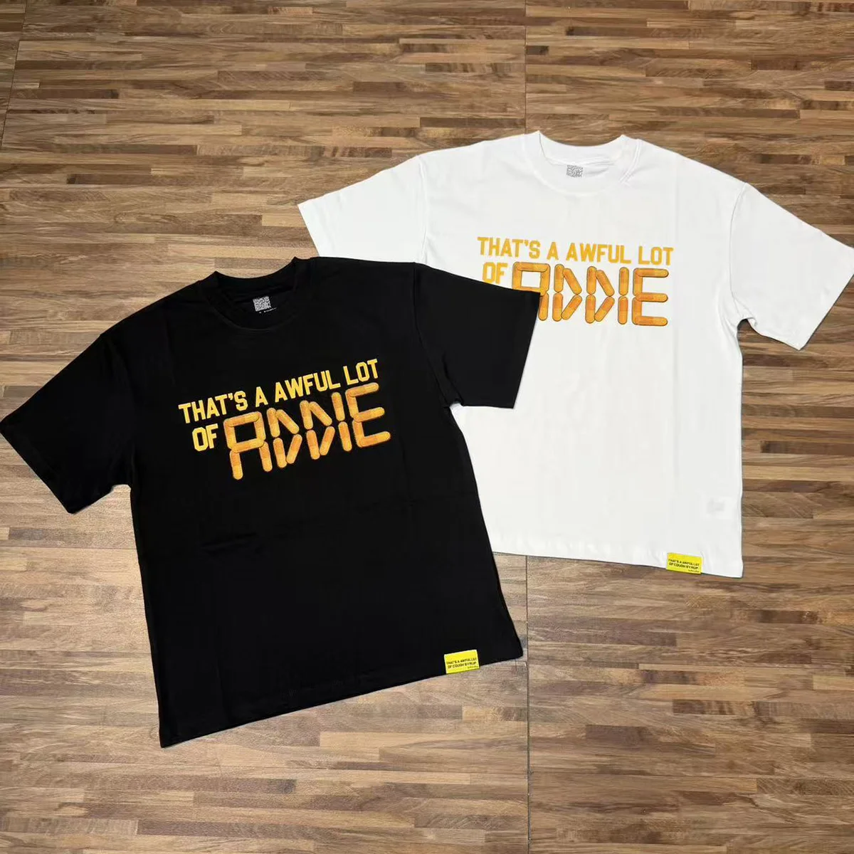 Gelber Buchstabendruck Weiß-Schwarze Kurzarm-T-Shirts für Männer und Frauen Rundhals-Streetwear Baumwolle Lockeres T-Shirt Übergroß – Detail 3