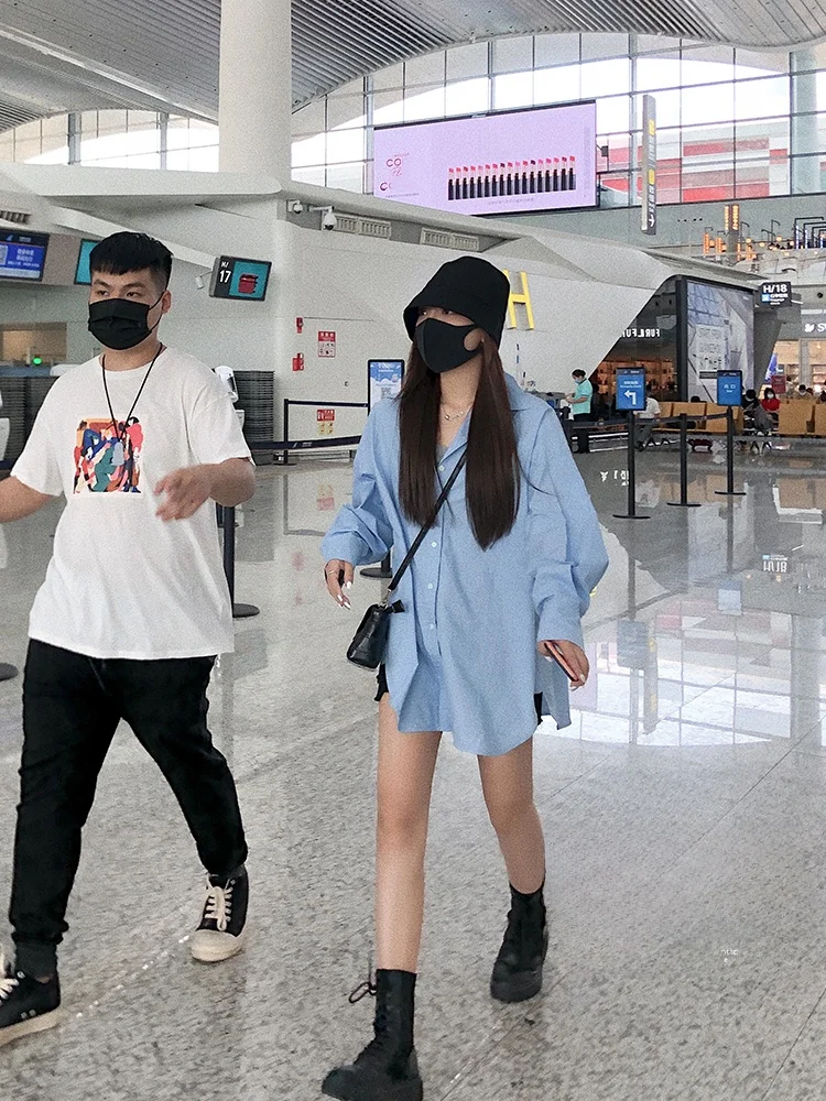 

Синяя свободная рубашка с длинными рукавами для женщин, модная, в корейском стиле, для ранней весны, универсальная, средней длины, с воротником, визуально стройнящая фигуру.