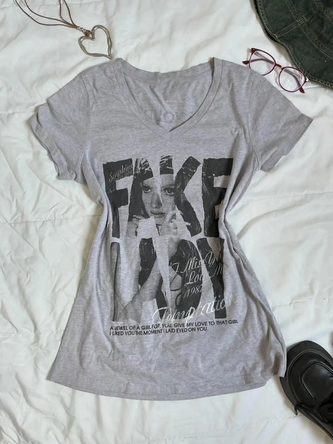 Y2K Indie Sleaze Women Graphic Tee V Neck Fake Lady Photo Print Grey T Shirt Grunge Aesthetic Retro Slim Fit Longline Top
