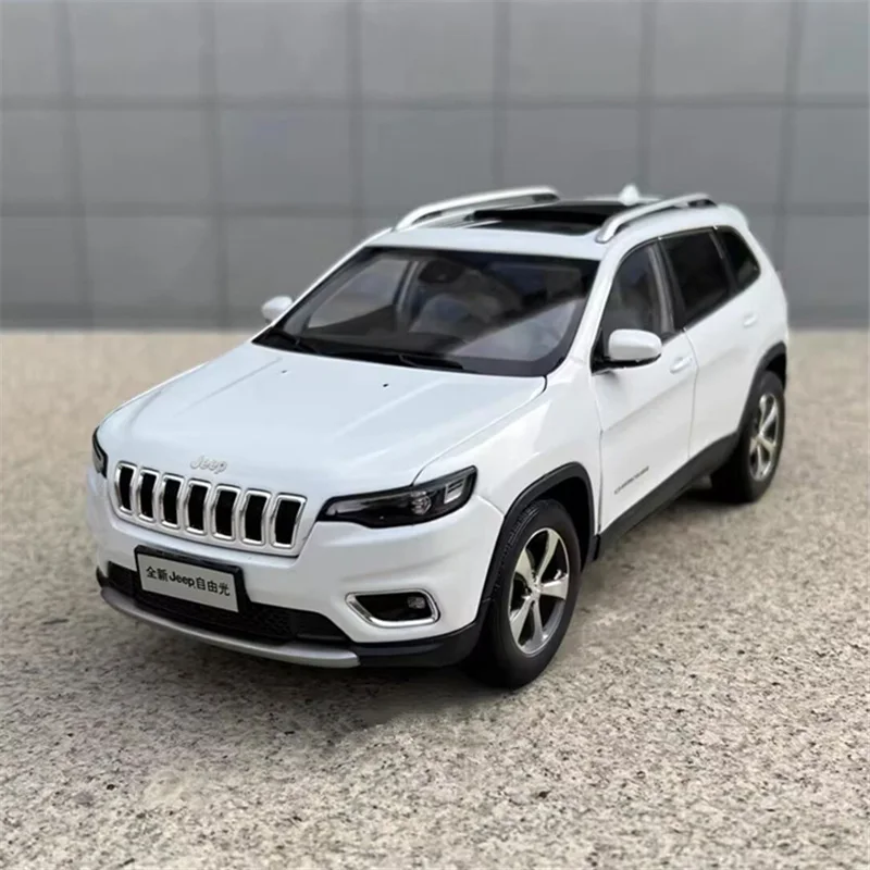 

1:18 Jeeps Cherokee SUV Alloy Car Model Diecasts Metal Toy Off-road Vehicles Car Model High Simulation Collection Childrens Gift