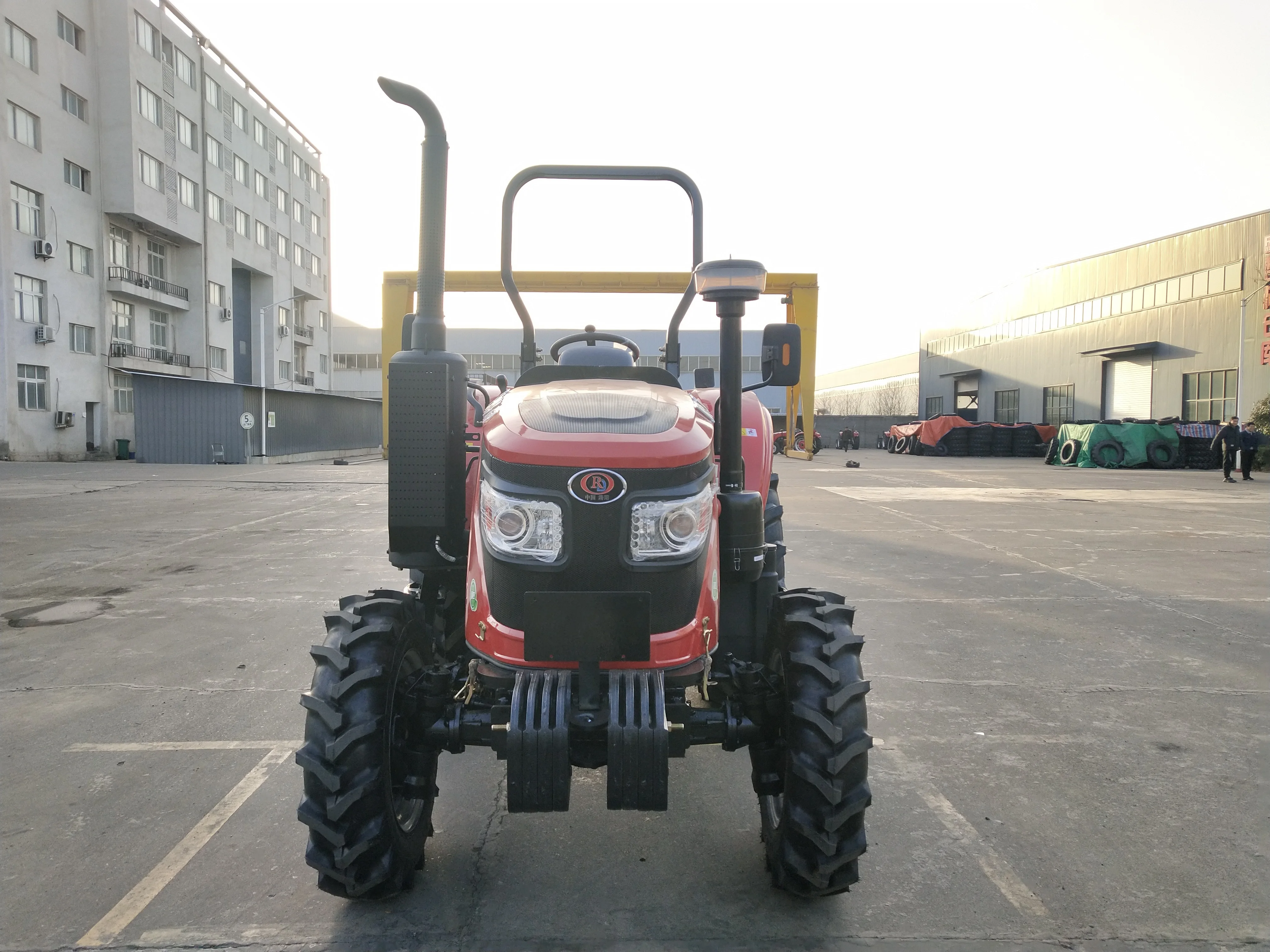 

Сельскохозяйственный трактор 70HP 80HP 90HP 100HP 110HP 120HP 130HP 140HP 150HP Колесный привод 4x4 ﻿